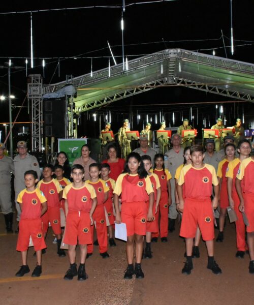 Projeto Bombeiros do Amanhã formam, a primeira turma em Rio Brilhante.