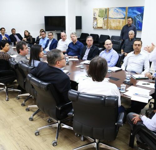 Em primeira reunião com secretariado, Eduardo Riedel define prazo para entrega de contratos de gestão.