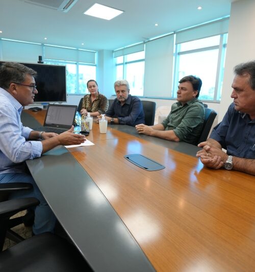 Com município em franca expansão, Prefeito e Secretários reúnem-se com Gerente de Obras da SANESUL para apresentação de demandas de Maracaju.