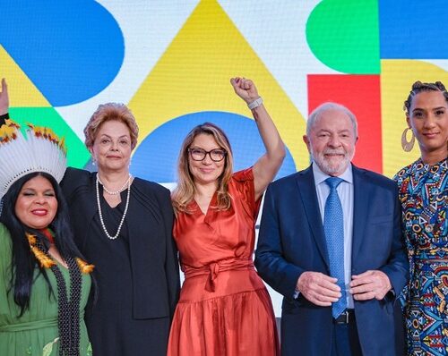 Em cerimônia recheada de simbolismos, Anielle Franco e Sonia Guajajara tomam posse.