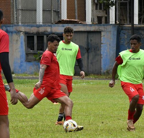 Entre a bola e enxada, jovens veem no Estadual de MS a chance de crescer no futebol. Saiba mais.