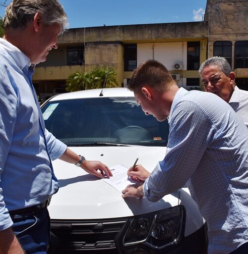 Prefeito Lucas Foroni recebe veículo zero km  para o CIAT de Rio Brilhante. Saiba mais.