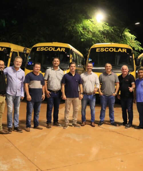 <strong>Vereadores participam da entrega de 12 novos ônibus para frota escolar de Maracaju.</strong>