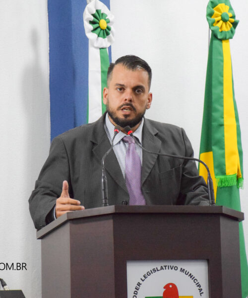 Vereador Robert agradece empenho e dedicação dos suplentes, explana seus projetos sociais e parabeniza vereador Gustavo pela serenidade nos trabalhos.