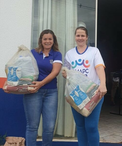 Casa da Amizade realiza entrega de cestas de alimentos para a AMAPC