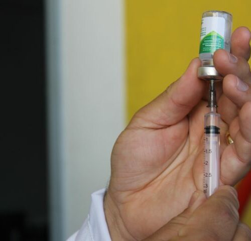 Procura aumenta e novo ponto de vacinação aplica em um dia 951 doses contra Influenza