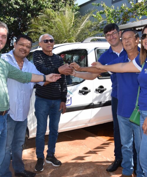 Rotary Clube realiza entrega de veículo ao Lar do idoso.