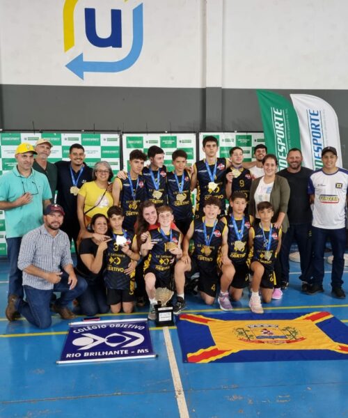 Vereador PC parabeniza equipe de basquete pelo título dos Jogos Escolares da Juventude.