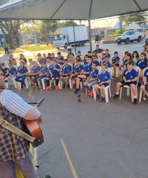 Prefeitura de Maracaju fechou o mês de comemoração do meio ambiente com grandes ações e apresentação teatral na Praça Central.