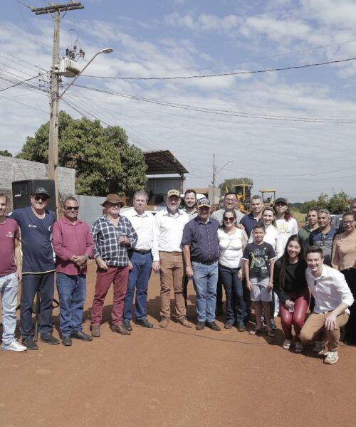 Prefeito Lucas Foroni, assinou a ordem de serviço para o início das obras de pavimentação asfáltica na Vila Camargo.