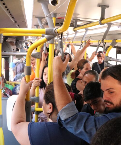 Após reclamação de super lotação no transporte público Robert Ziemann leva demanda ao executivo