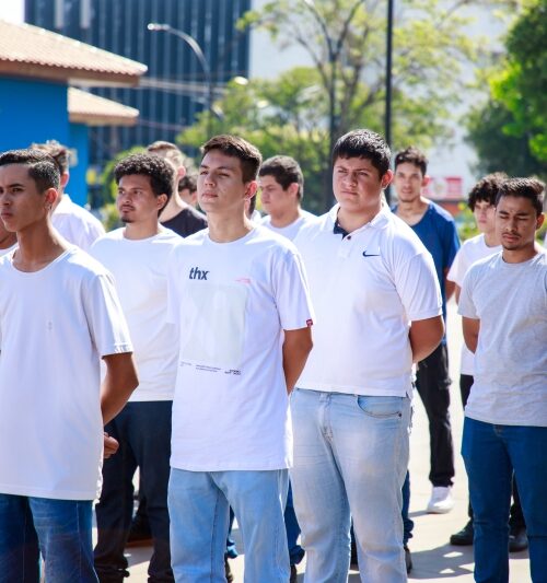 Em “Juramento a Bandeira”, 50 jovens maracajuenses são dispensados do Serviço Militar.