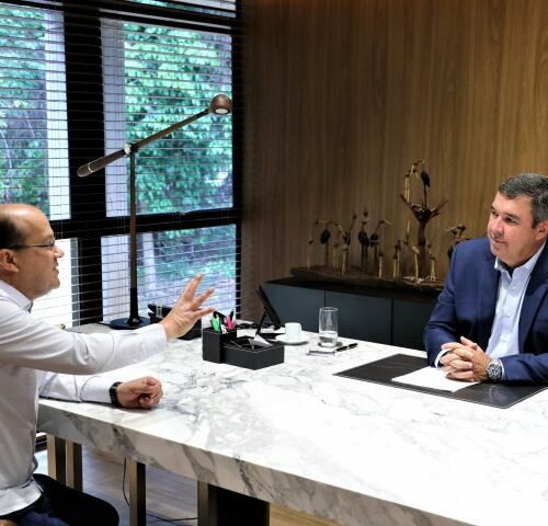 Com projetos e planejamento para 2024, Riedel retoma função e reconhece atuação do vice-governador