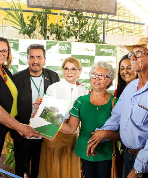 Famílias do Jiboia recebem títulos de lotes e Prefeitura reafirma compromisso com a agricultura familiar