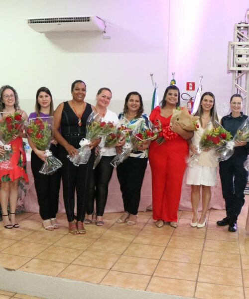 Câmara de vereadores realiza sessão solene em homenagem as mulheres