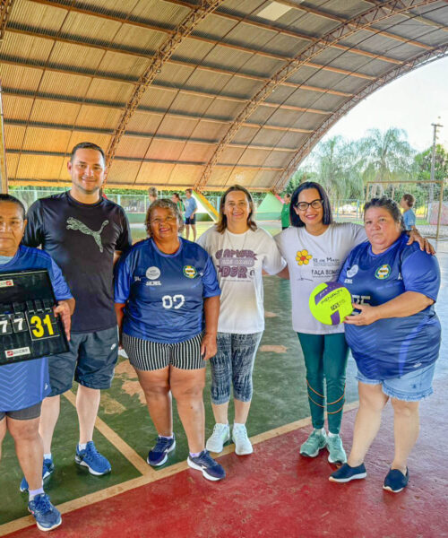 Secretaria de Assistência Social de Sidrolândia fortalece bem-estar dos idosos do 60+ com entrega de materiais esportivos para vôlei adaptado.