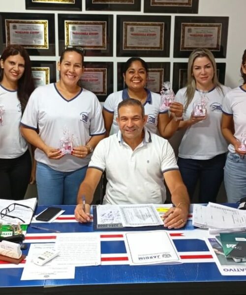 Câmara Municipal de Jardim homenageia servidoras pelo Dia Internacional das Mulheres