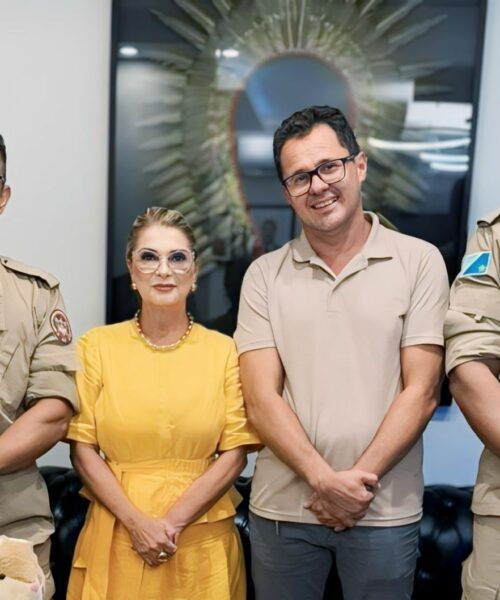 Vereador Claésio Lechner lidera encontro com prefeita Vanda Camilo e autoridades de segurança para discutir ações comunitárias.