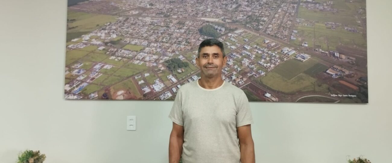 Vereador Nego do Povo anuncia retomada da pavimentação asfáltica no bairro Fortaleza após período de chuvas.