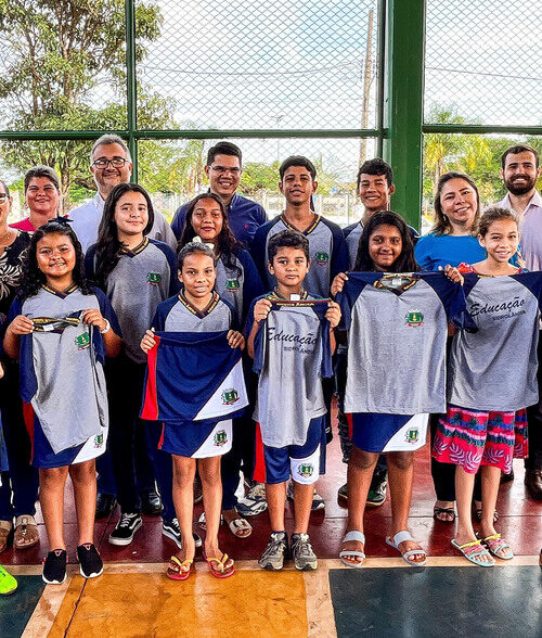 Prefeitura de Sidrolândia distribui uniformes escolares para mais de 9 mil alunos.