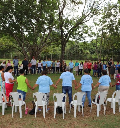 Prefeitura de Maracaju realiza ação em comemoração ao Dia das Mães com o Grupo Construindo Memórias.