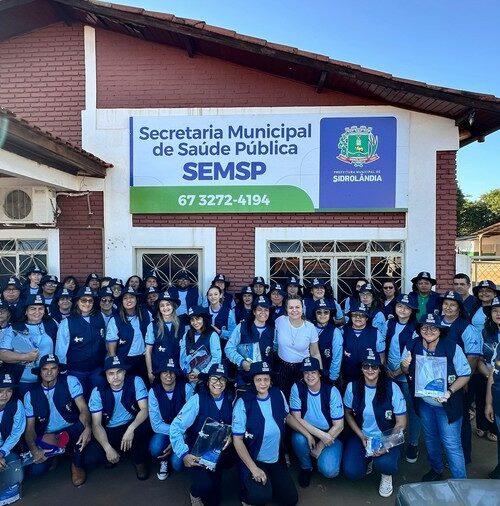 Agentes Comunitários de Saúde recebem uniformes novos e material de trabalho.