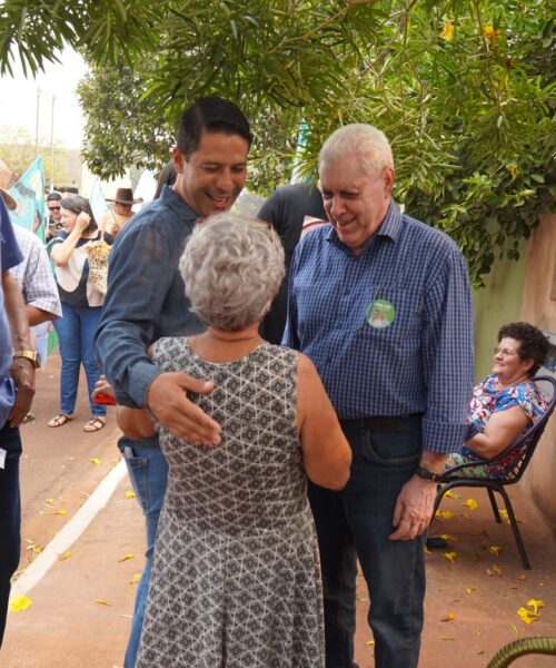 Ex governador André e Cleber Dias realizam caminhadas no bairro Alcio Barrerão e destacam projetos para o futuro da Vicentina