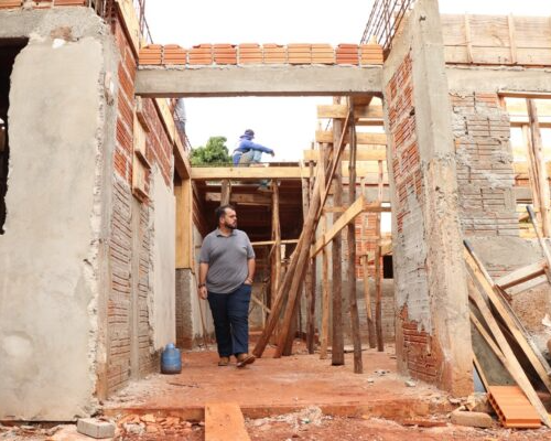 Vereador Robert Ziemann cobra retomada de obra do CAPS em sessão da Câmara Municipal de Maracaju