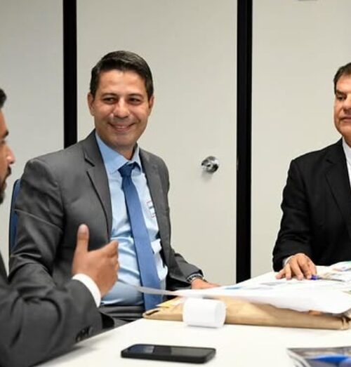 Prefeito Cléber e Presidente da Câmara Claudinho Ribeiro vão a Brasília em busca de recursos para Vicentina