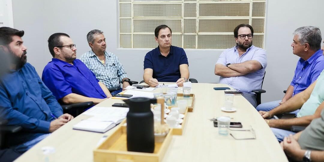 Prefeito Guga se reúne com vereadores e vice-prefeito Thiago para definir prioridades de investimento em Jardim