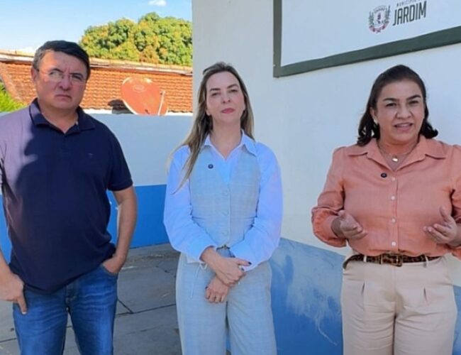 Vereadora Marilsa reforça apoio à Campanha do Agasalho 2025 ao lado da Primeira-Dama de Jardim