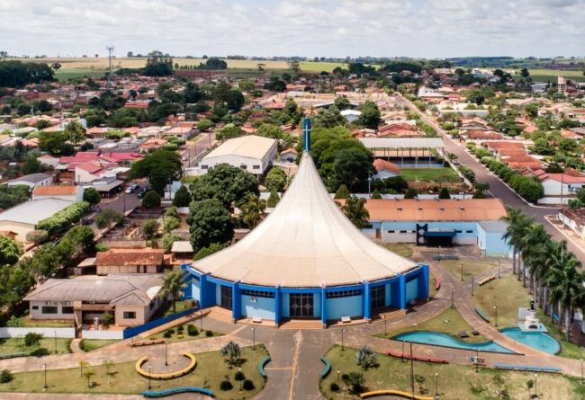 Vicentina 38 anos: Câmara abre celebrações nesta terça com sessão solene e na quarta-feira tem missa e Baile da Cidade