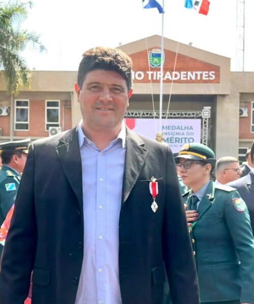 Prefeito Rodrigo Basso é homenageado com a Medalha de Insígnia ao Mérito durante as comemorações dos 190 anos da Polícia Militar de Mato Grosso do Sul