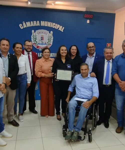 Câmara Municipal de Jardim homenageia servidora Luciana Tomas Pereira pelos 38 anos de dedicação
