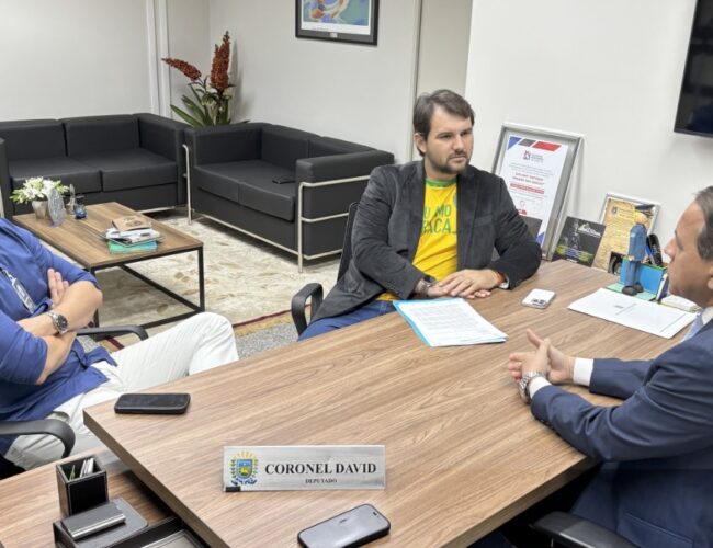 Vereadores Diogo Frizzo e Bruno Barros apresentam demandas de Maracaju ao deputado Coronel David