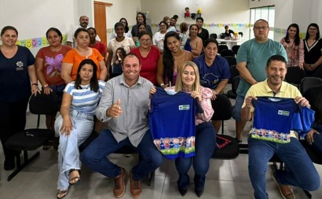 Prefeitura de Vicentina reforça compromisso com a inclusão e entrega conjuntos de identificação a famílias atípicas