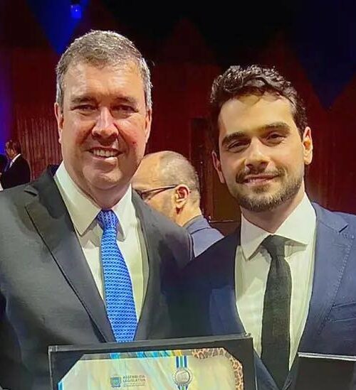 Executivo de relações estratégica do Grupo Dallas recebe a Comenda do Mérito Legislativo