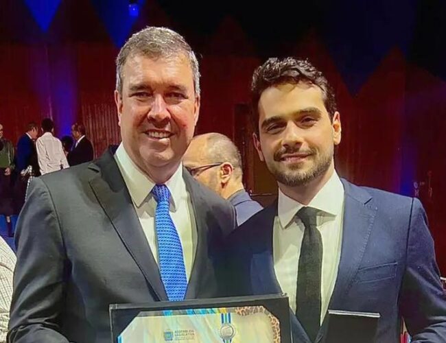 Executivo de relações estratégica do Grupo Dallas recebe a Comenda do Mérito Legislativo