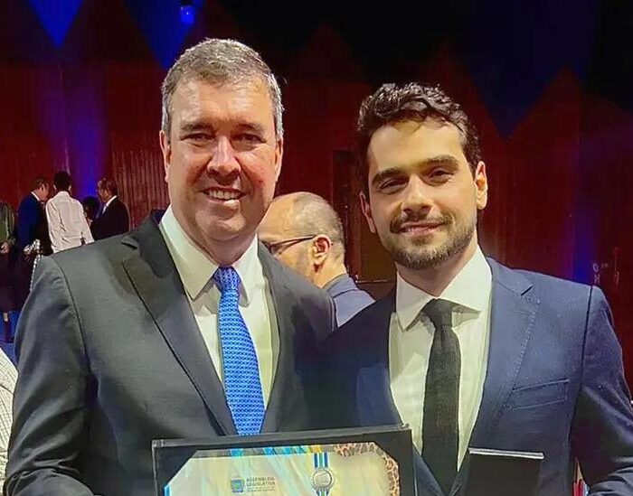 Executivo de relações estratégica do Grupo Dallas recebe a Comenda do Mérito Legislativo