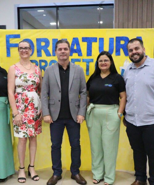 Prefeito Marcos e vereador Robert celebram avanço histórico na inclusão com formatura do Curso de Libras “Mãos que Falam” e anúncio do Centro Municipal de Interpretação