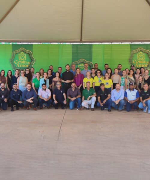 Sicredi Centro-Sul MS/BA realiza entrega simbólica da Cesta de Amor 2025