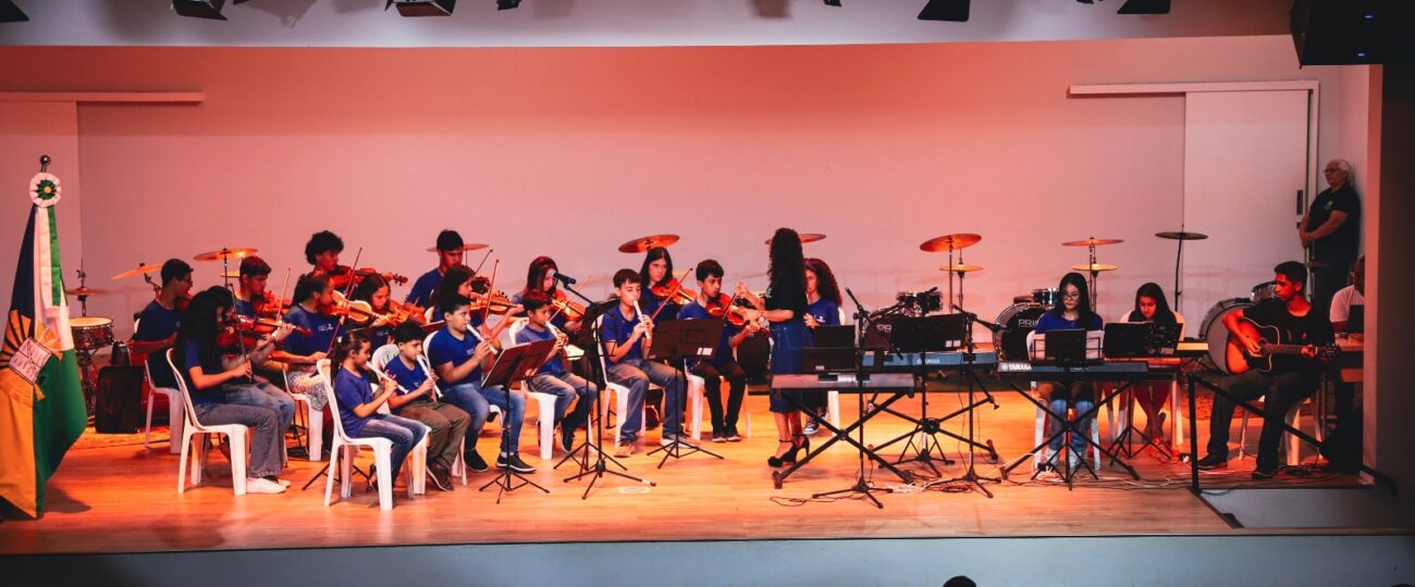 Noite de cultura e talento emociona famílias e celebra expansão das oficinas artísticas em Maracaju
