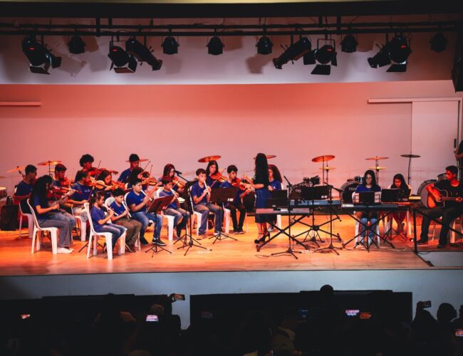Noite de cultura e talento emociona famílias e celebra expansão das oficinas artísticas em Maracaju