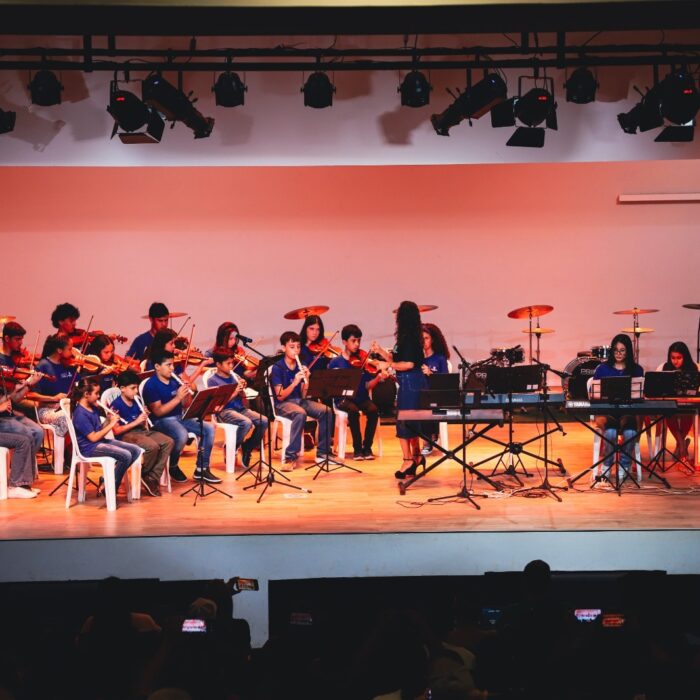 Noite de cultura e talento emociona famílias e celebra expansão das oficinas artísticas em Maracaju