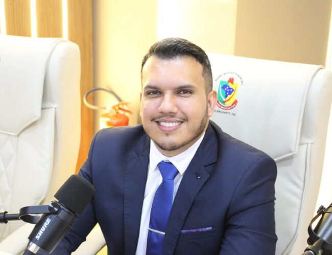 Com Moção de Aplausos e doação de 2 mil Bíblias, Daverson Matos destaca papel do Evangelho em Rio Brilhante