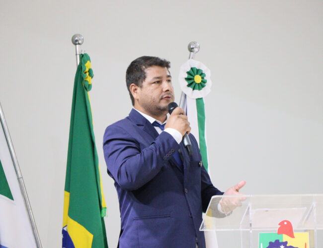 Vereadores Daniel cobra redução da tarifa de esgoto na Vila Juquita e região durante a 42ª sessão ordinária