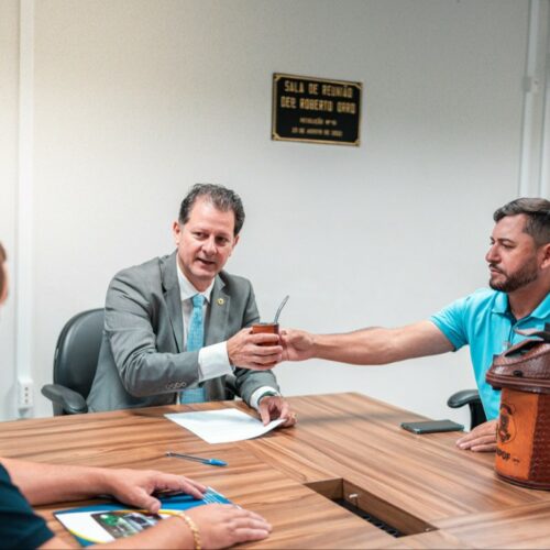 Vereador PC e presidente da APERB se reúnem com deputado Renato Camara, que reafirma destinação de R$ 150 mil para Rio Brilhante