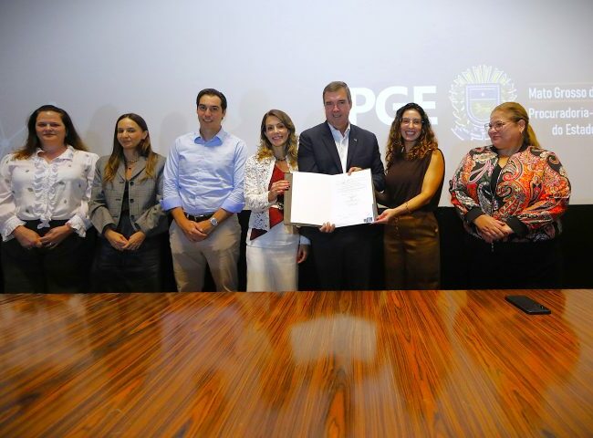 Transparência e inclusão: Governo de MS assina decreto para tornar linguagem pública mais clara ao cidadão