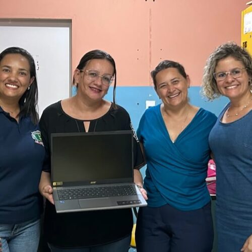 Sidrolândia: Vereadora Joana celebra chegada de notebooks destinados por meio de emenda impositiva