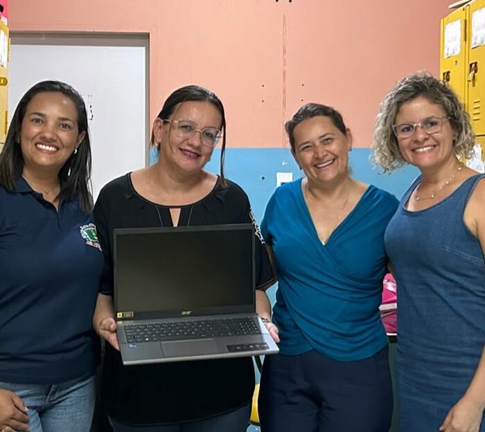 Sidrolândia: Vereadora Joana celebra chegada de notebooks destinados por meio de emenda impositiva